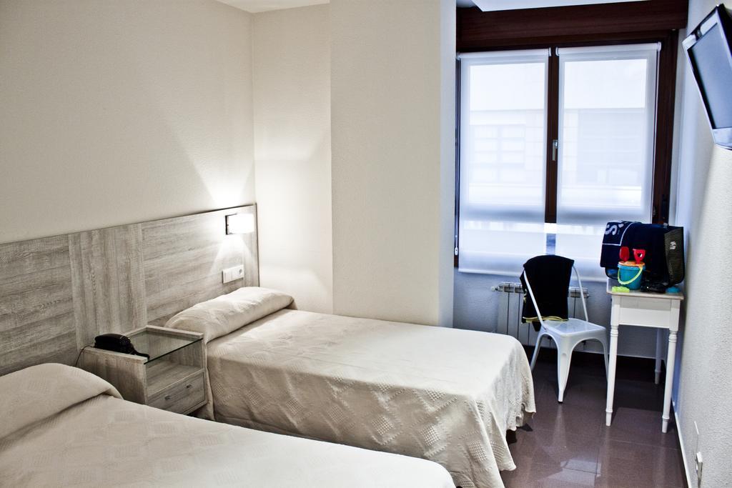 Hotel Playa Poniente Хихон Экстерьер фото