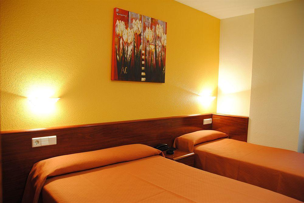Hotel Playa Poniente Хихон Экстерьер фото