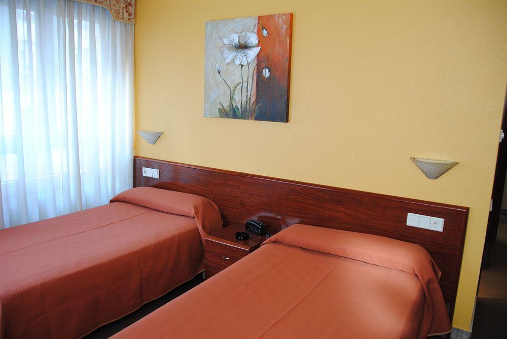 Hotel Playa Poniente Хихон Экстерьер фото