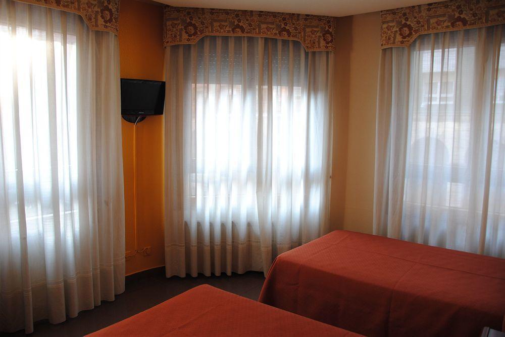 Hotel Playa Poniente Хихон Экстерьер фото