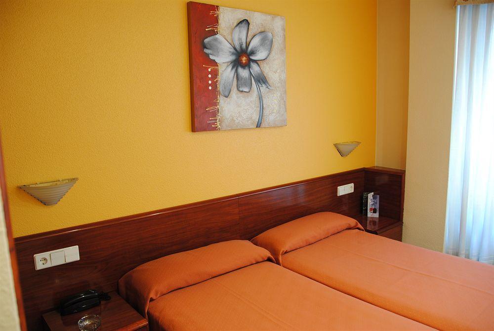Hotel Playa Poniente Хихон Экстерьер фото