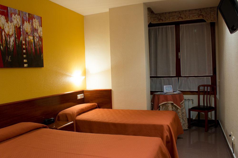 Hotel Playa Poniente Хихон Экстерьер фото